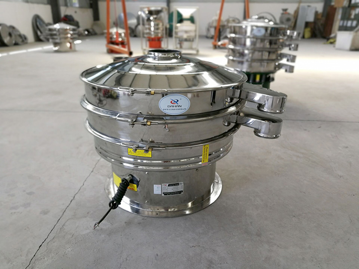 全不銹鋼振動篩整機(jī)采用不銹鋼拋光而成，干凈衛(wèi)生，可避免原料被污染